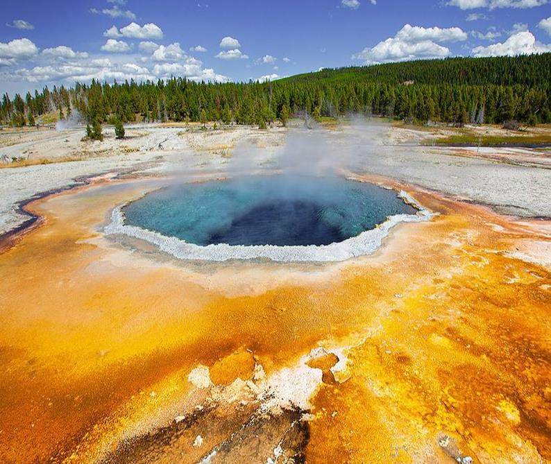 © YinYang / iStock - Grand Prismatic Spring - Yellowstone - Etats-Unis