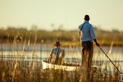 Balade sur une pirogue traditionnelle (mokoro) au Botswana