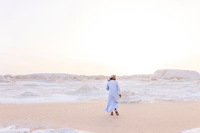 Egyptien dans le Désert Blanc - Egypte