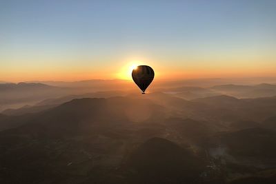 Vol en montgolfière au coucher de soleil - Catalogne - Espagne