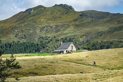 Vélo dans les Monts du Cantal - Massif central - France