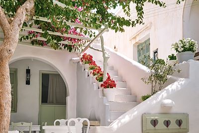 Une terrasse d'un café grec traditionnel - Grèce
