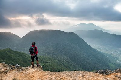 Randonnée au sommet du volcan Sibayak au lever du soleil - Sumatra - Indonésie