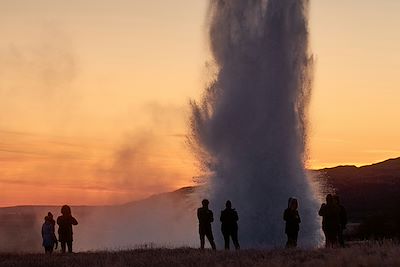 Geyser au coucher du soleil - Islande