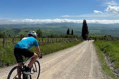 Gravel sur les routes blanches de l'Eroica en Toscane - Italie