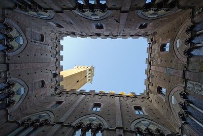 Dans le Palazzo Pubblico, aperçu de la Torre del Mangia - Sienne - Toscane - Italie