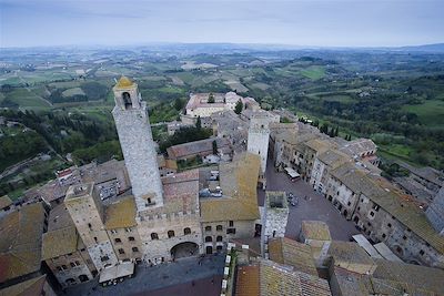 Panorama sur le Valdelsa depuis la Torre Grossa de San Gimignano - Toscane - Italie