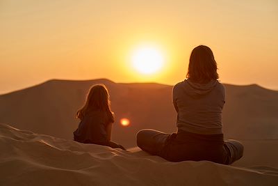 Famille dans le désert de Namib en Namibie