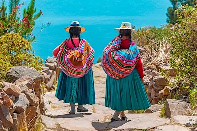 Deux périveriennes - lac Titicaca - Pérou 