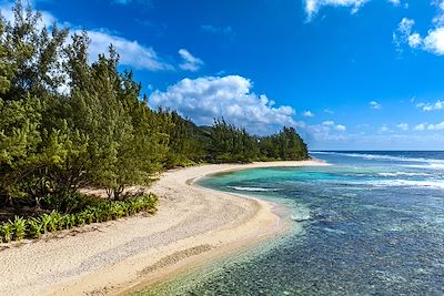 Plage à Rurutu - Îles Australes - Polynésie française