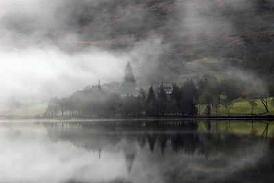 Lacs, brumes et mystères - Région du Glen Nevis - Ecosse - Royaume-Uni