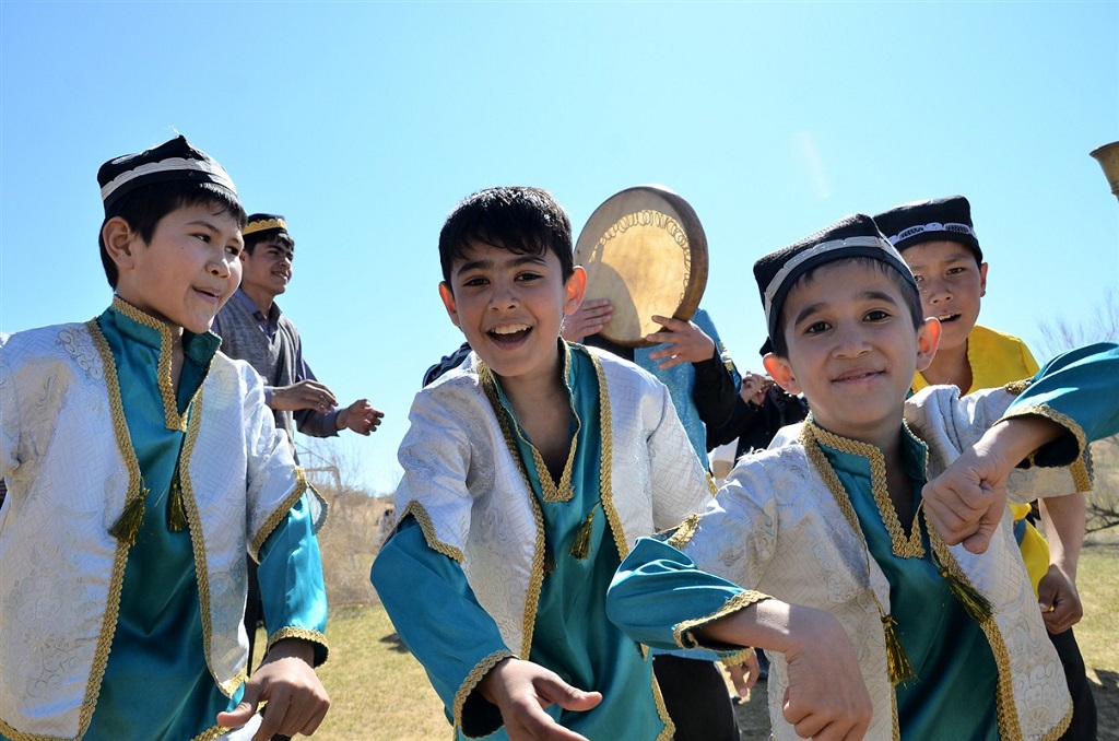 Enfants lors du jeu traditionnel Bouzkachi - ©Rustam Yamashev Enfants lors du jeu traditionnel Bouzkachi, Ouzbékistan