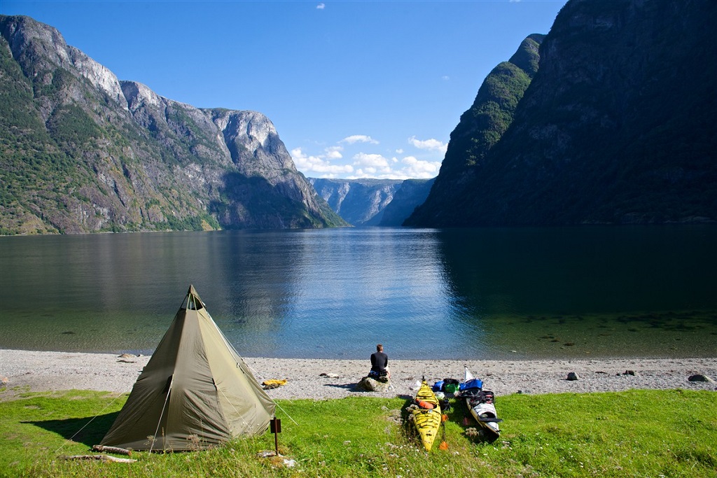 Kayak et bivouac dans le fjord d'Aurland - &copy;Oyvind Heen