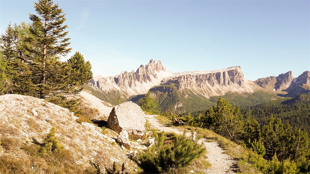 Randonnée dans les Dolomites - Italie - ©Bruno Poinson Randonnée dans les Dolomites - Italie