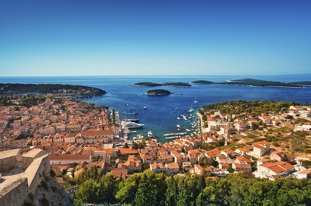 Port de la vieille ville de Hvar - ©morozena Port de la vieille ville de Hvar