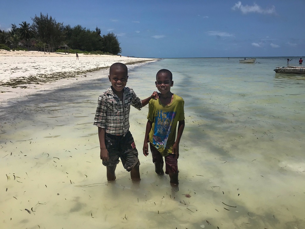 Sourires &eacute;chang&eacute;s &agrave; Jimbiani, Zanzibar - &copy;Sandrine Perrot
