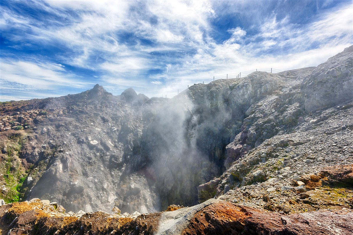 Fumerolles - ©Filip Fuxa fotolia.com Fumerolles