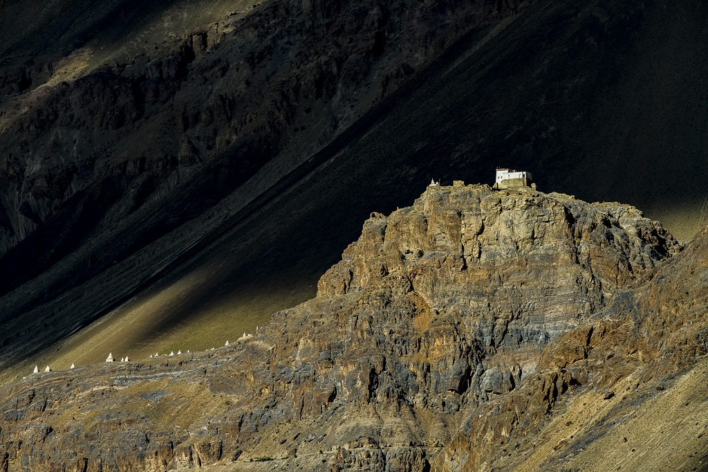 L'ancien palais-forteresse du roi de Zangla veille depuis onze siècles sur la vallée de la rivière Zanskar, à 4000 m d'altitude - ©Franck Charton L'ancien palais-forteresse du roi de Zangla veille depuis onze siècles sur la vallée de la rivière Zanskar, à 4000 m d'altitude