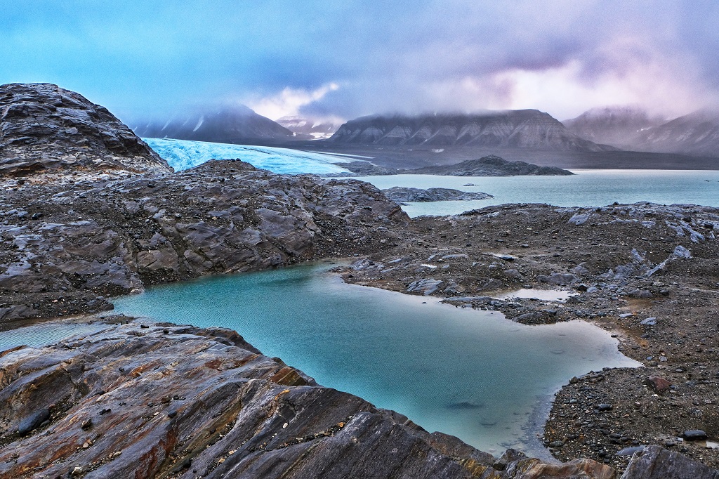 Vastitude min&eacute;rale, glaciers et cieux versatiles