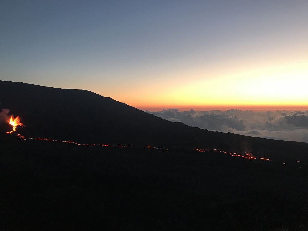 La lave au creux de la nuit, Piton de la Fournaise - ©Laurie Arnaud La lave au creux de la nuit, Piton de la Fournaise