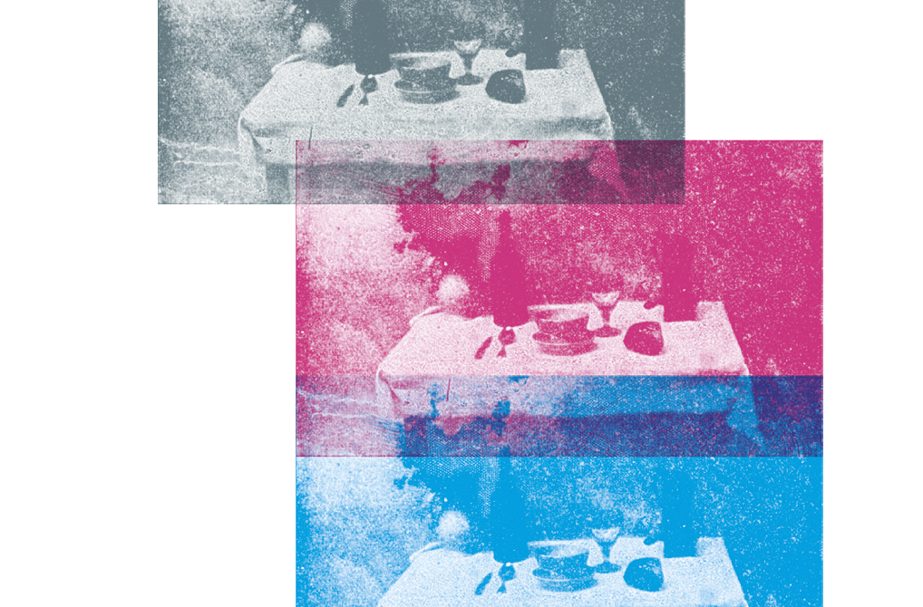 La Table servie (1832&ndash;1833) est une des premi&egrave;res photographies, r&eacute;alis&eacute;e par Nic&eacute;phore Ni&eacute;pce (1765&ndash;1833), auteur de la plus ancienne prise de vue. - &copy;Nic&eacute;phore Ni&eacute;pce