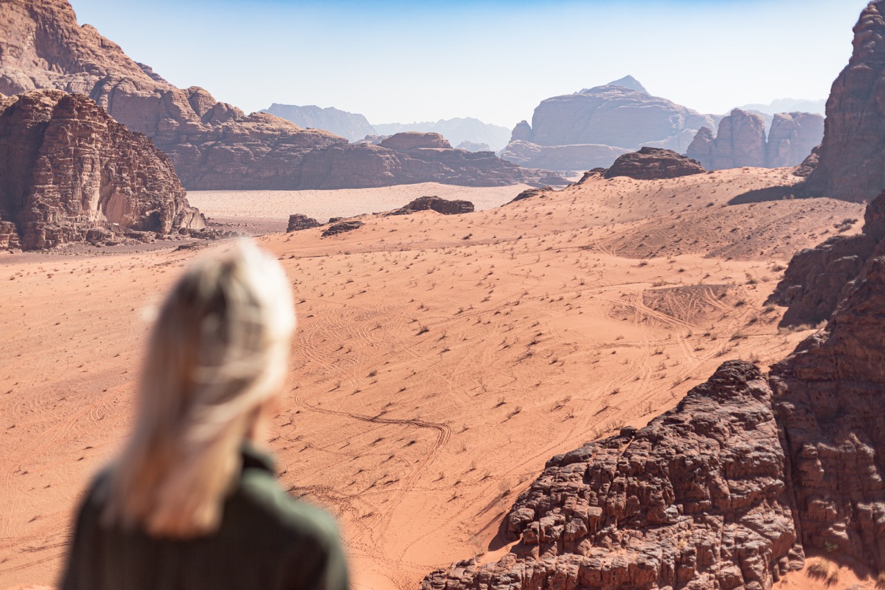 Forteresse naturelle au c&oelig;ur des montagnes de la vall&eacute;e d&rsquo;&Eacute;dom, P&eacute;tra, surnomm&eacute;e &laquo; la Ville des sables &raquo; est une cit&eacute; troglodytique o&ugrave; tout reste encore &agrave; d&eacute;couvrir. - &copy;Wild Birds Collective