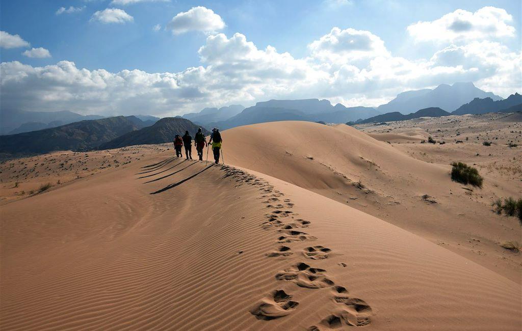 Pourquoi les Voyages en Petit Groupe (8-12 Personnes) Sont-ils Idéaux ?