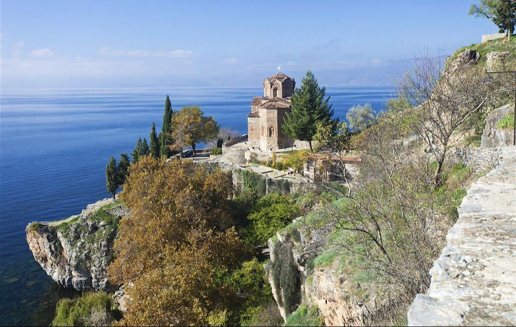 L'Albanie : Pourquoi cette destination européenne méconnue séduit les randonneurs ?
